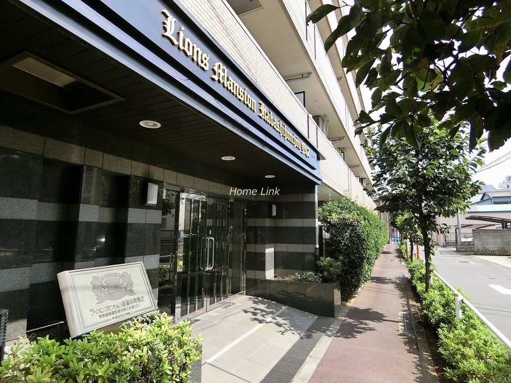 ライオンズマンション板橋本町第２　エントランス前